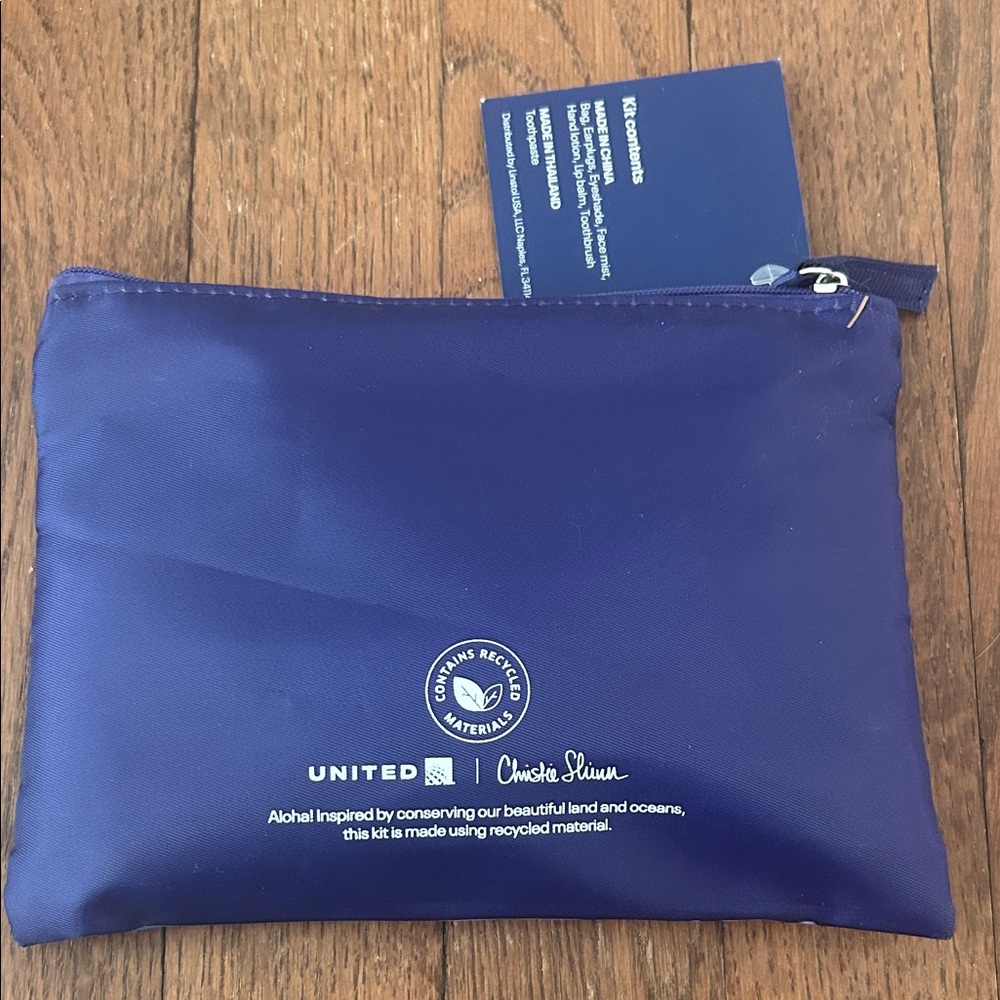 United Airlines Hawai’i exclusive Tropical Sunset Amenity Kit Pouch - Picture 2 of 2